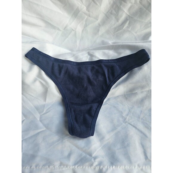 NWT VICTORIA'S SECRET M NAVY BLUE 100% COTTON LOGO VINTAGE RARE THONG PANTIES - Picture 1 of 3
